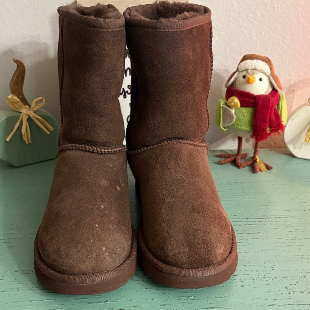 UGG Chocolate Shearling Boots SZ 8 box 133